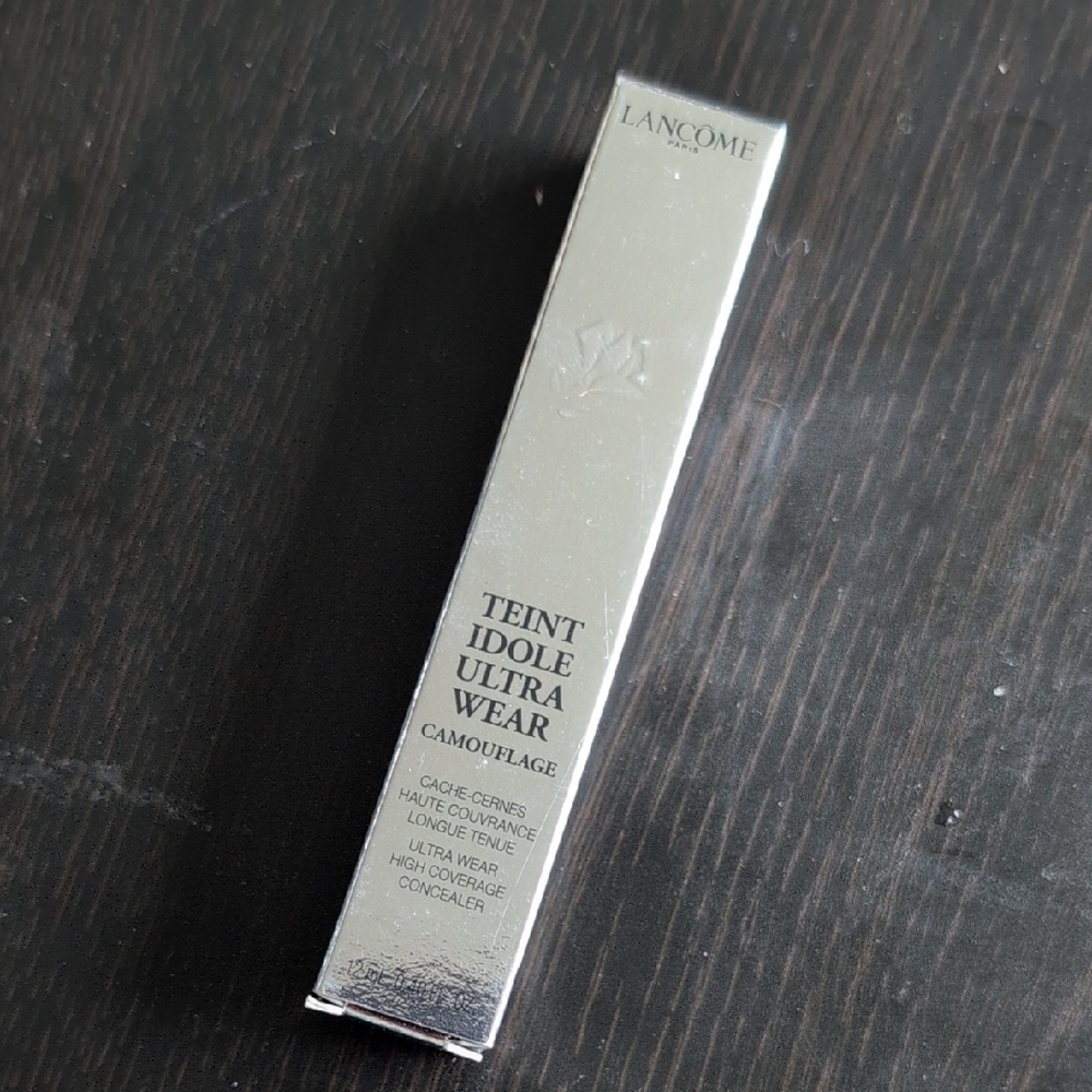 Lancôme Teint Idole Ultra Wear Camouflage in Silver Box